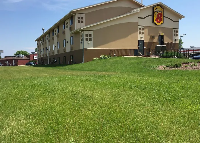 Super 8 By Wyndham Janesville