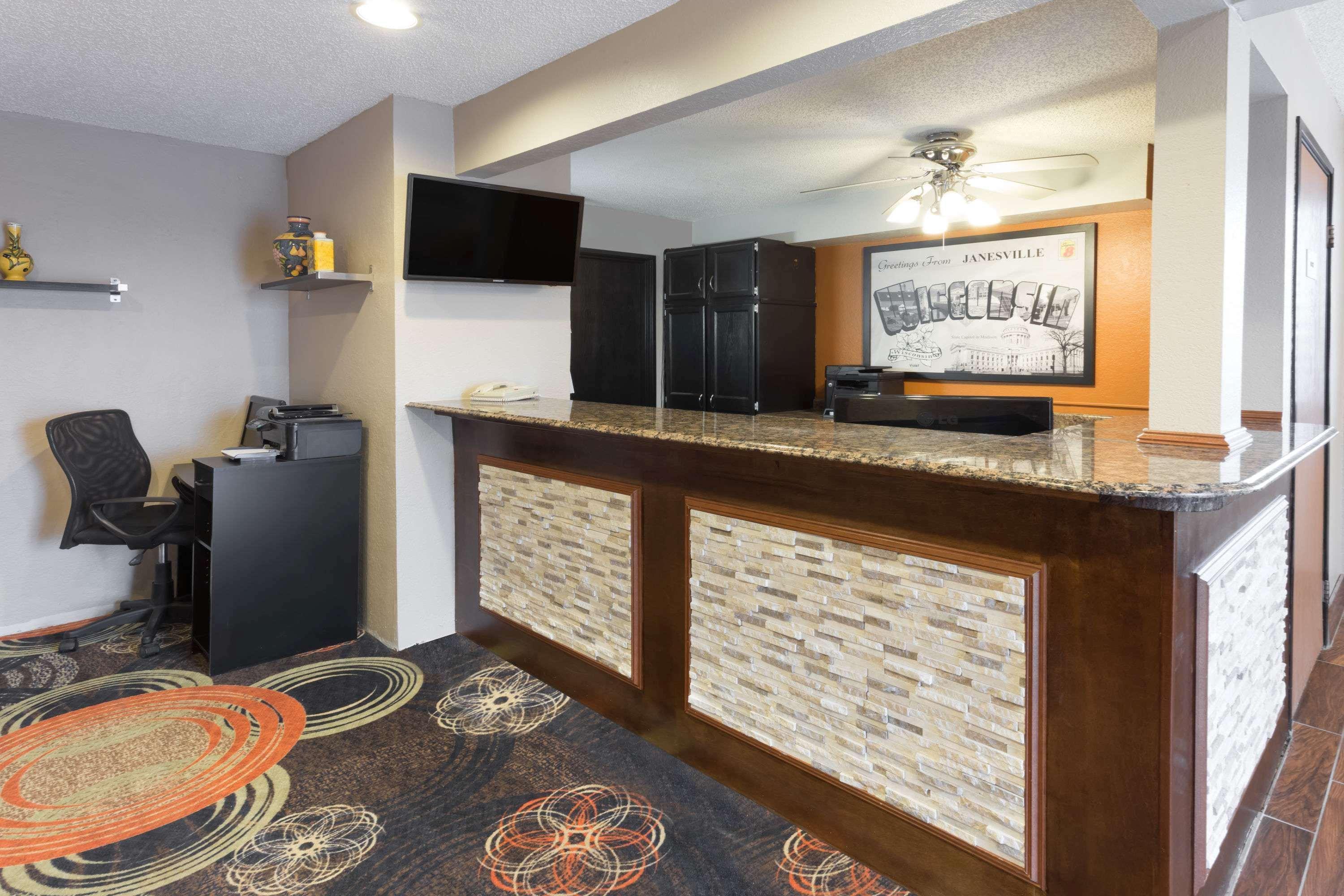 Super 8 By Wyndham Motel