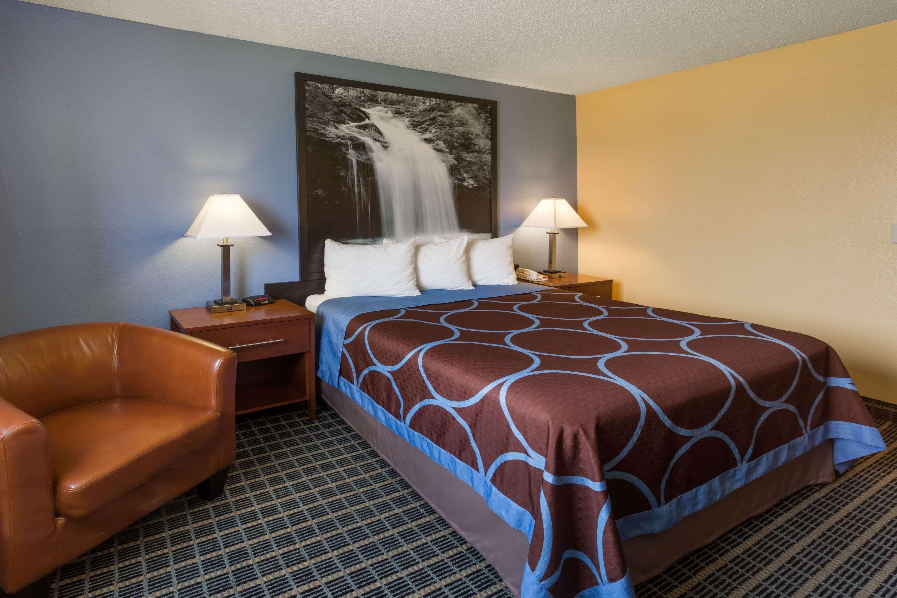 Super 8 By Wyndham Motel