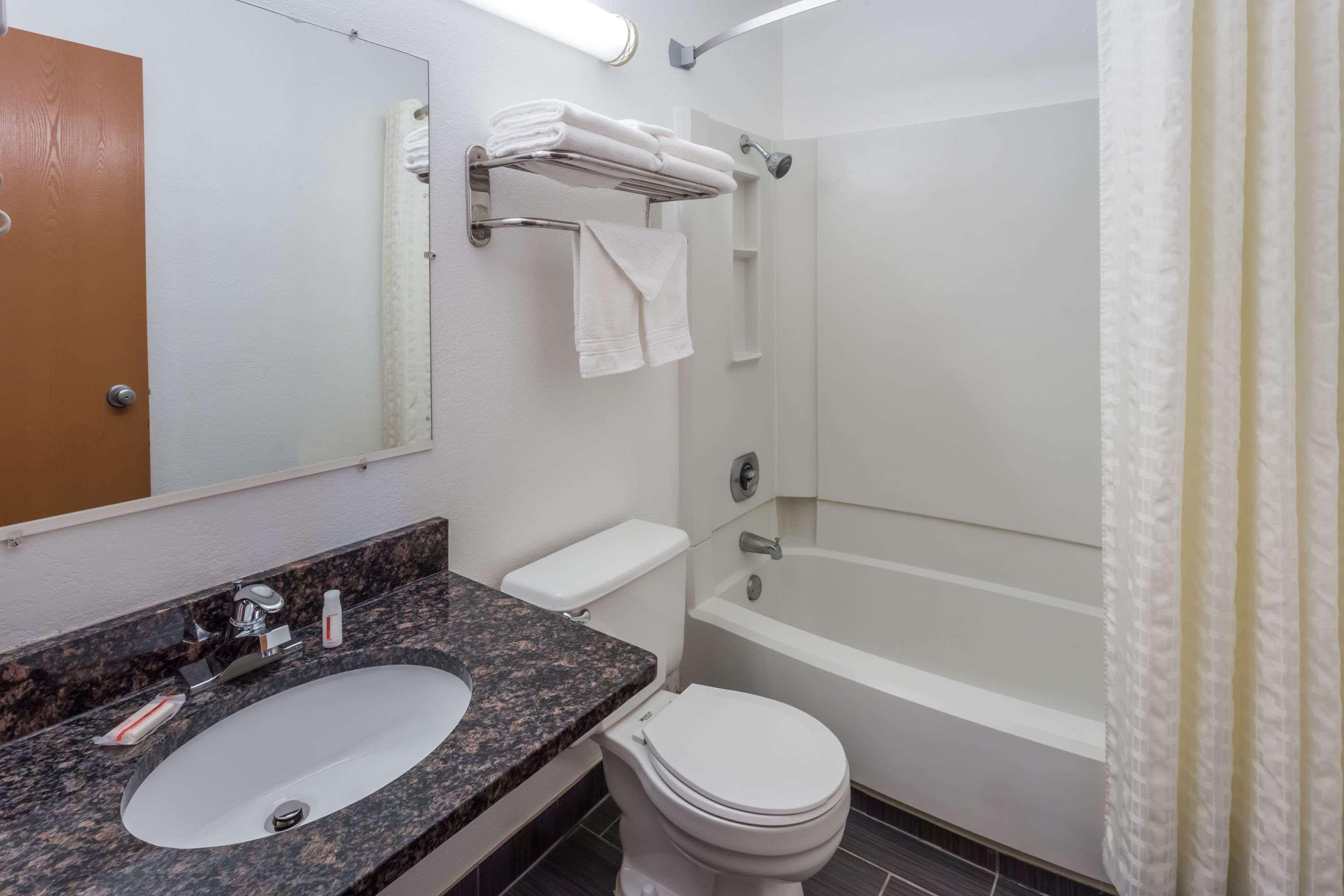 Super 8 By Wyndham Motel 2*