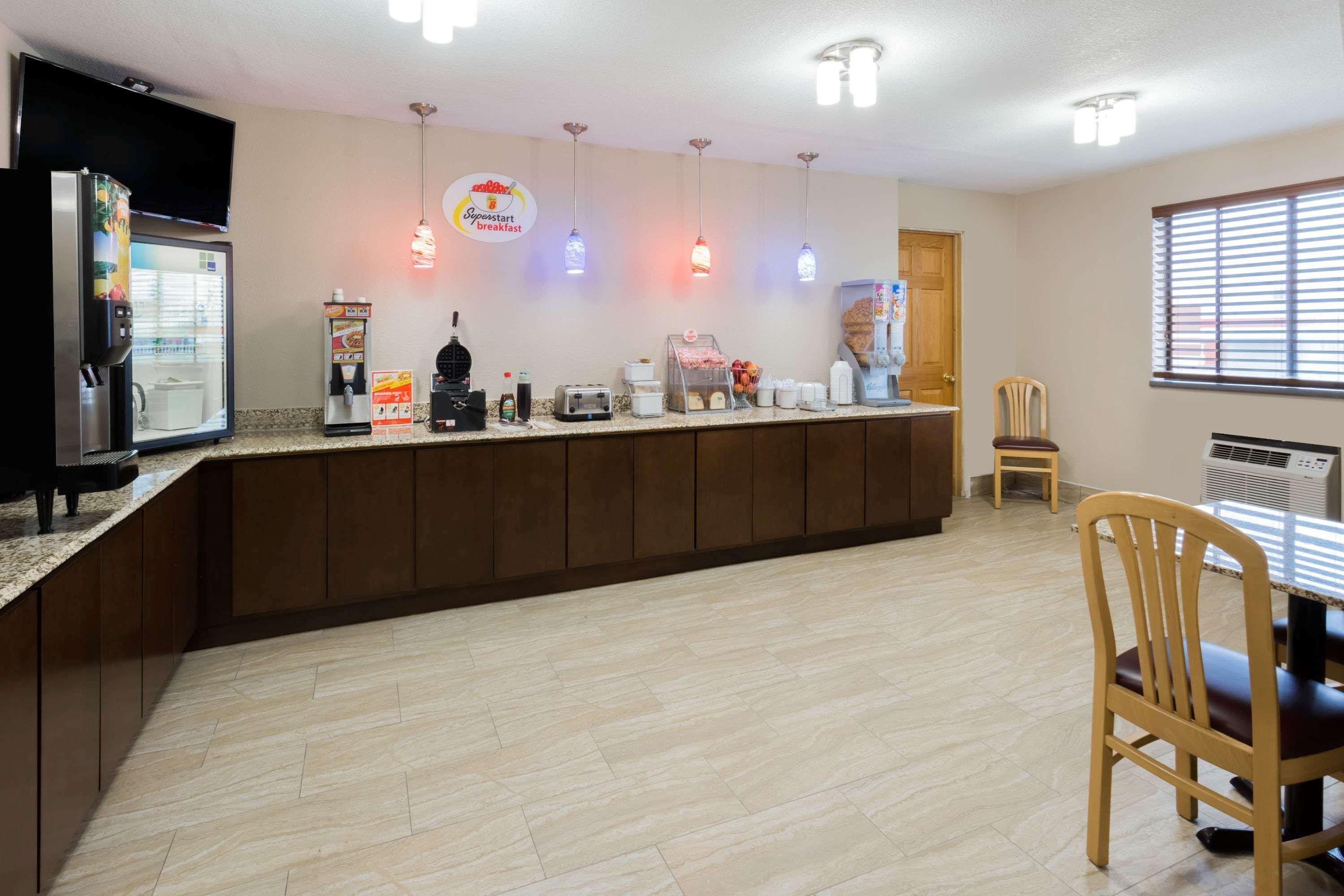 Motel Super 8 By Wyndham Janesville