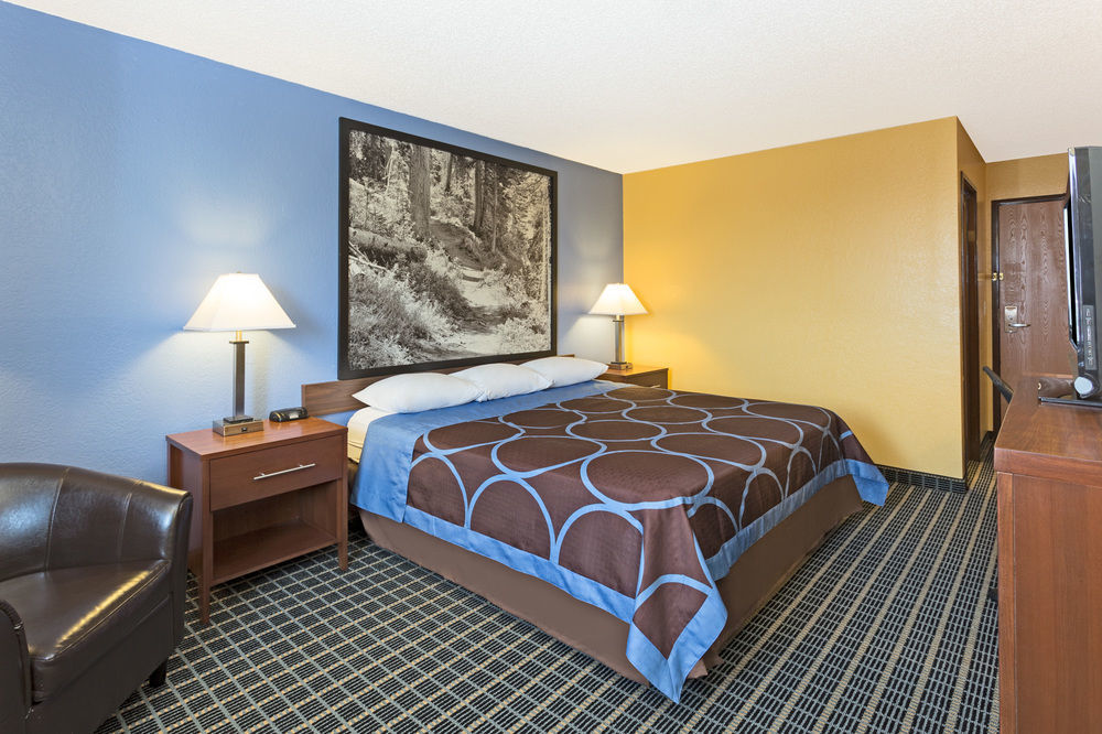 Super 8 By Wyndham Motel